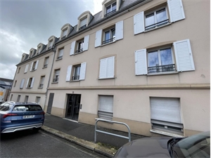 t2 à la location -   02100  SAINT QUENTIN, surface 38 m2 location t2 - UBI428823539
